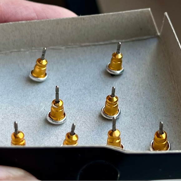 Avon (NIB) 4 pierced earrings gold tone elephant pack - jewelry - Picture 5 of 17